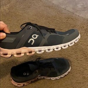 ON Cloudflow running shoes